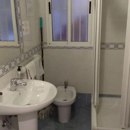 Ab בית הארחה גרנדה